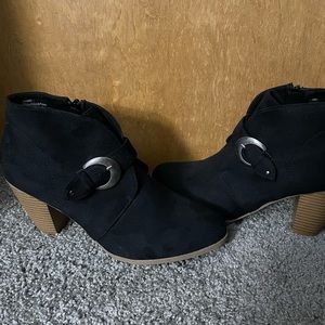 Short boots with heel